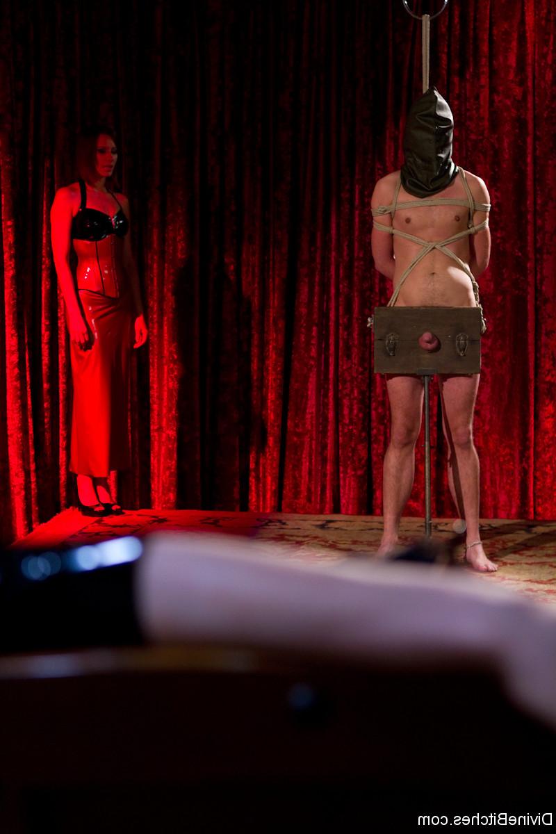 20P Blonde mistress Lorelei Lee has a steamy femdom training session