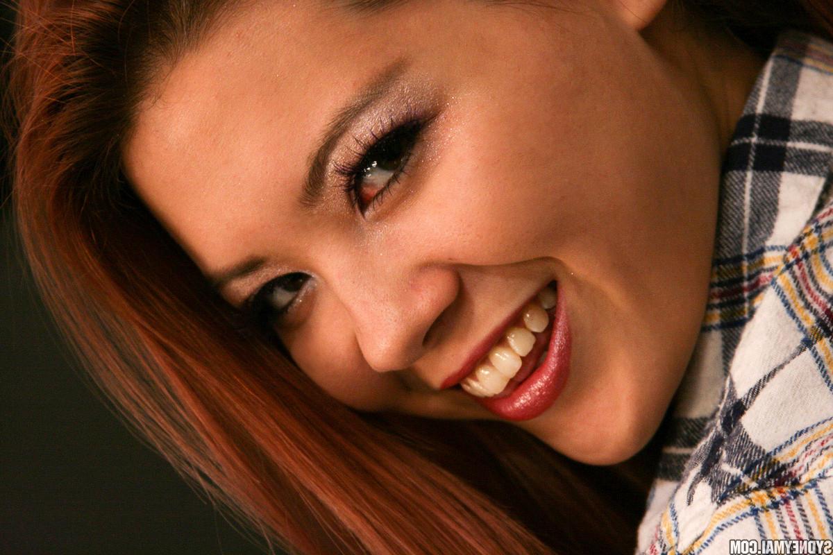 15P A amadora japonesa Sydney Mai tendo sua buceta comida depois de modelar nua