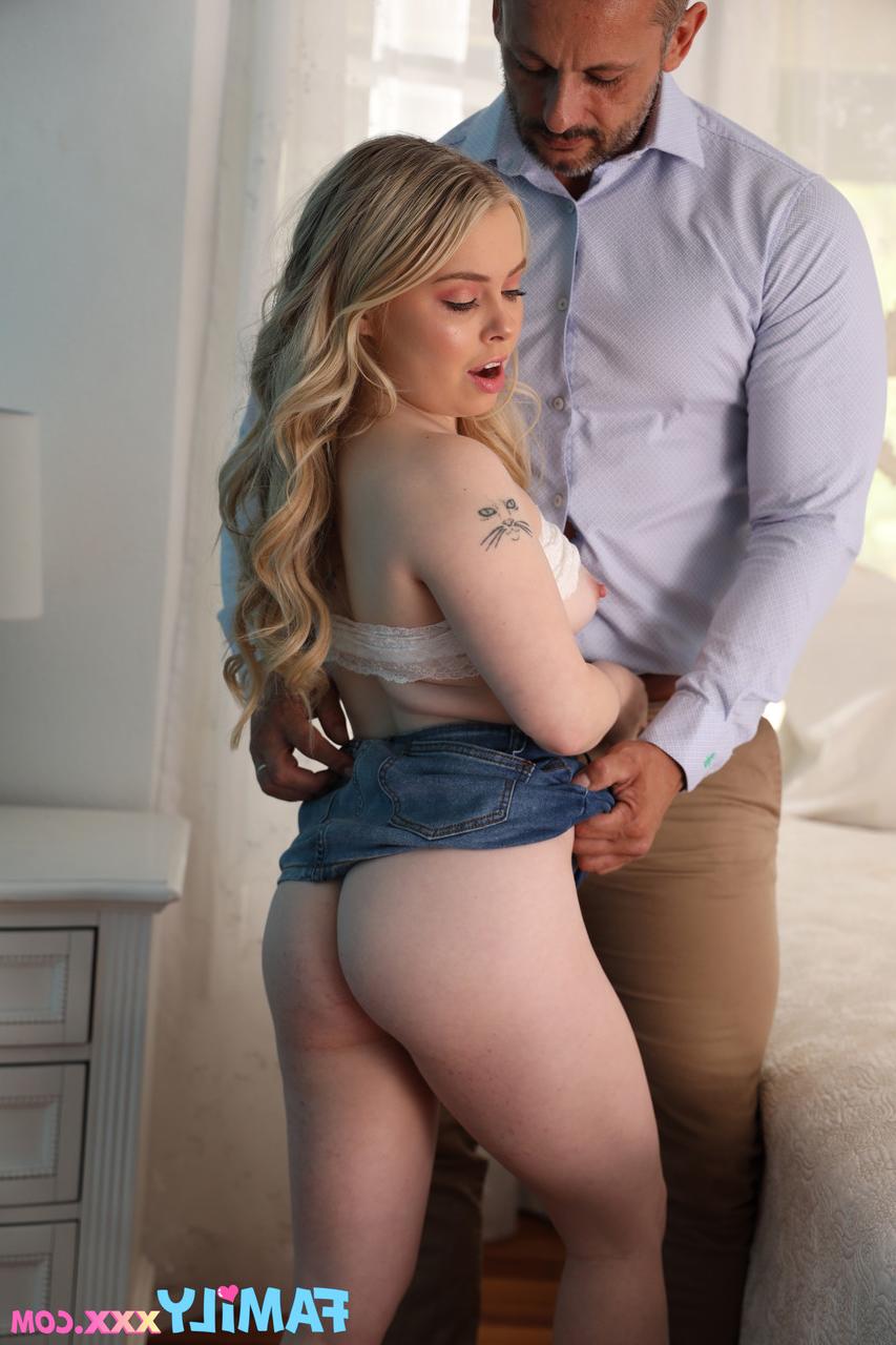 20P La blonde Haley Spades baise son beau-père après avoir sucé sa grosse bite