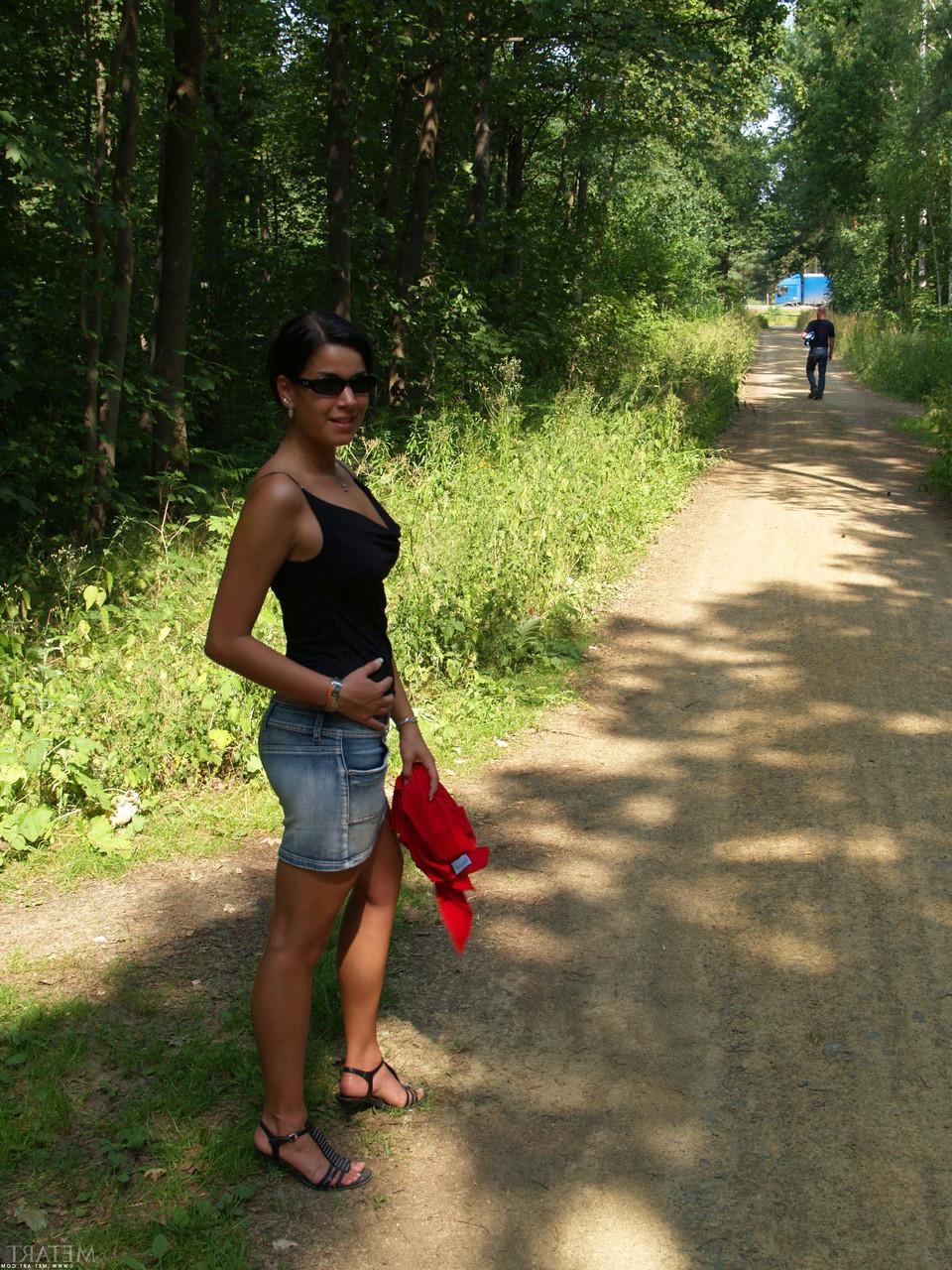 20P Brunette German Stefanie A showing off her big booty and tits in nature