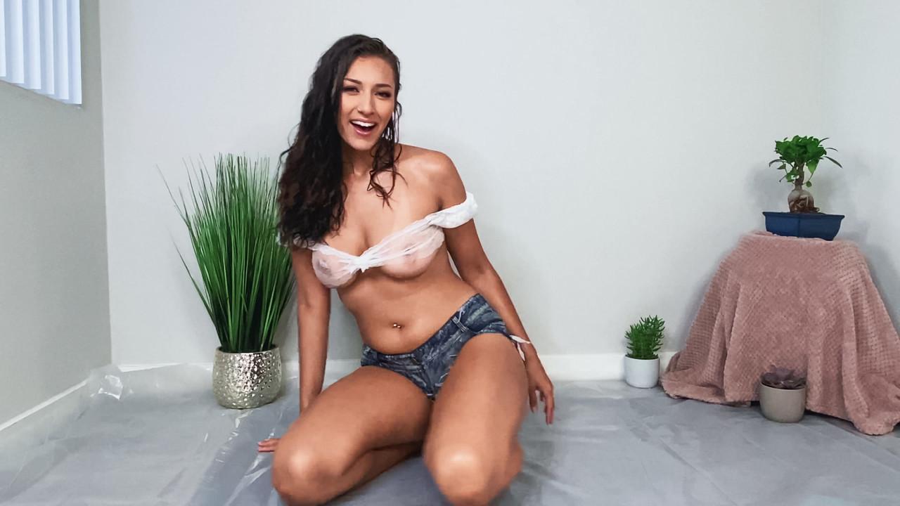 20P Twistys Bella Rolland