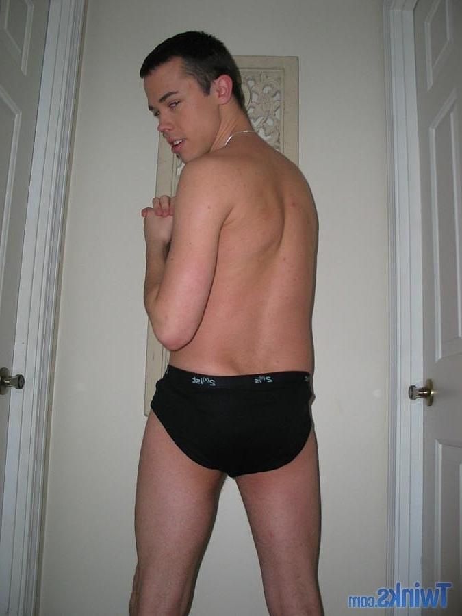 20P Hot twink shows off his suckable dick & his big balls while naked