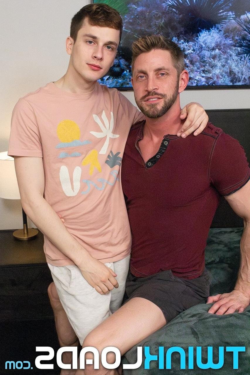 15P Der magere Schwule Tyler Tanner genießt wilden Analsex mit einem muskulösen Hintern
