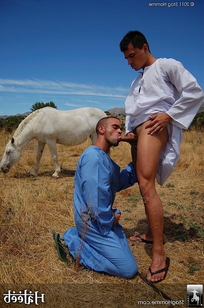 20P Hung gay Damien Crosse gosta de sexo doggystyle ao ar livre com um traseiro quente