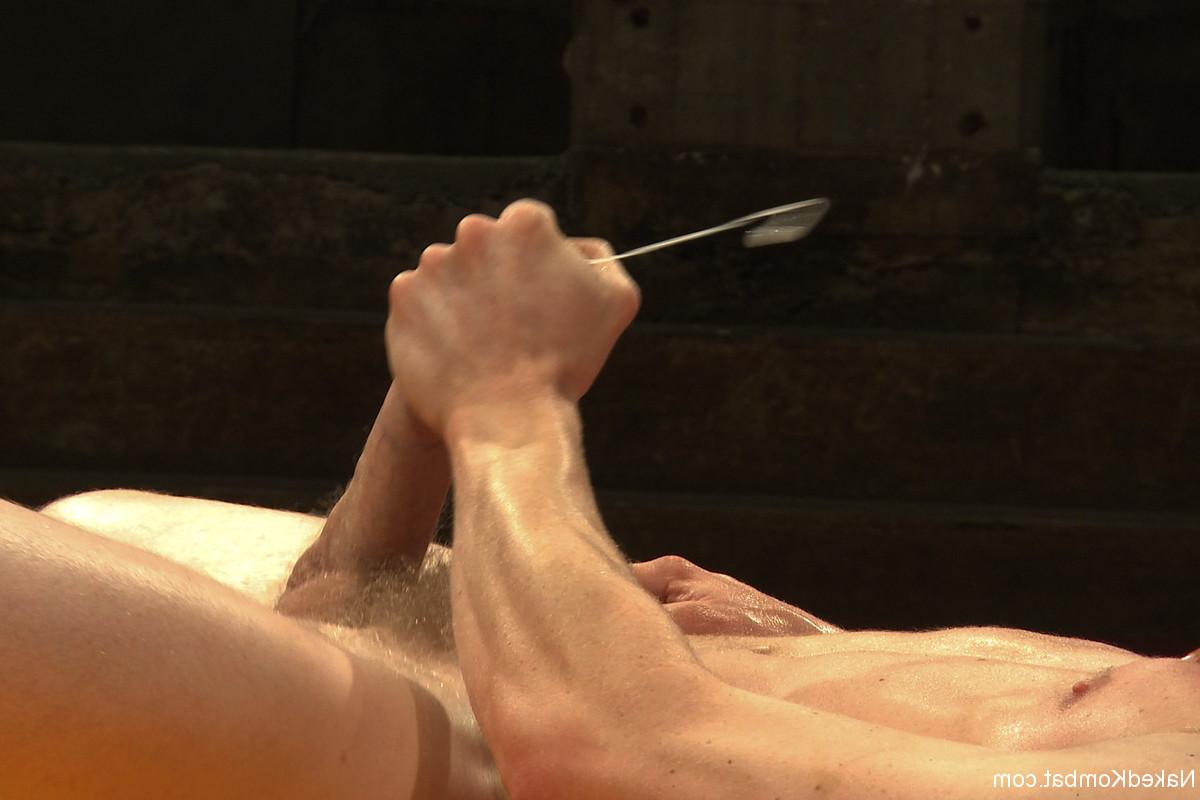20P Kombat desnudos Damian Taylor y Liam Harkmoore