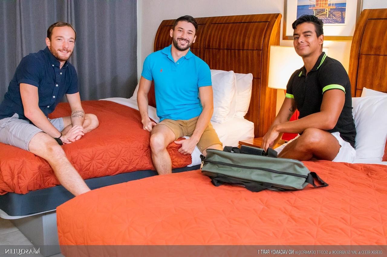 20P Gay hunks Scott DeMarco, Jay Seabrook & Derek Reed have a wild anal threesome