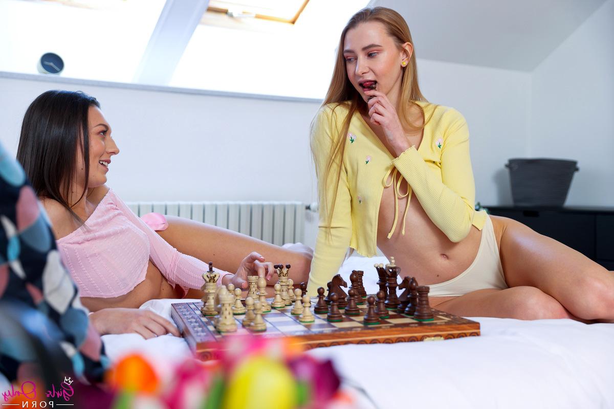 16P Ivi Rein & Isabella De Laa have lesbian sex during a game of chess
