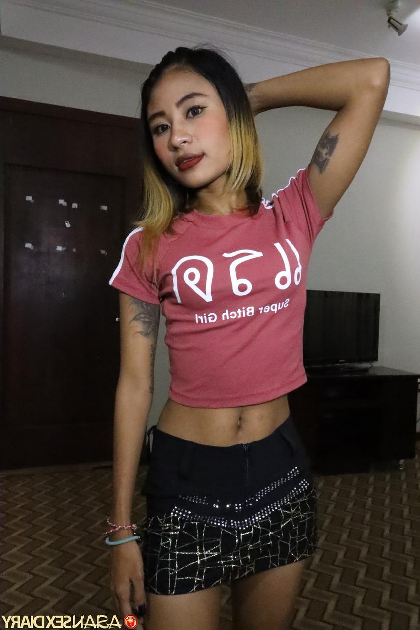 20P Adolescente flaca amateur Tin follada por su inocente coño asiático en POV