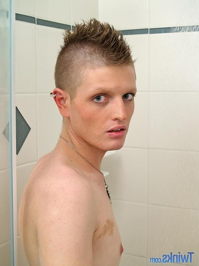 20P Kinky gay twink Bryce H removes his clothes and masturbates in a tub