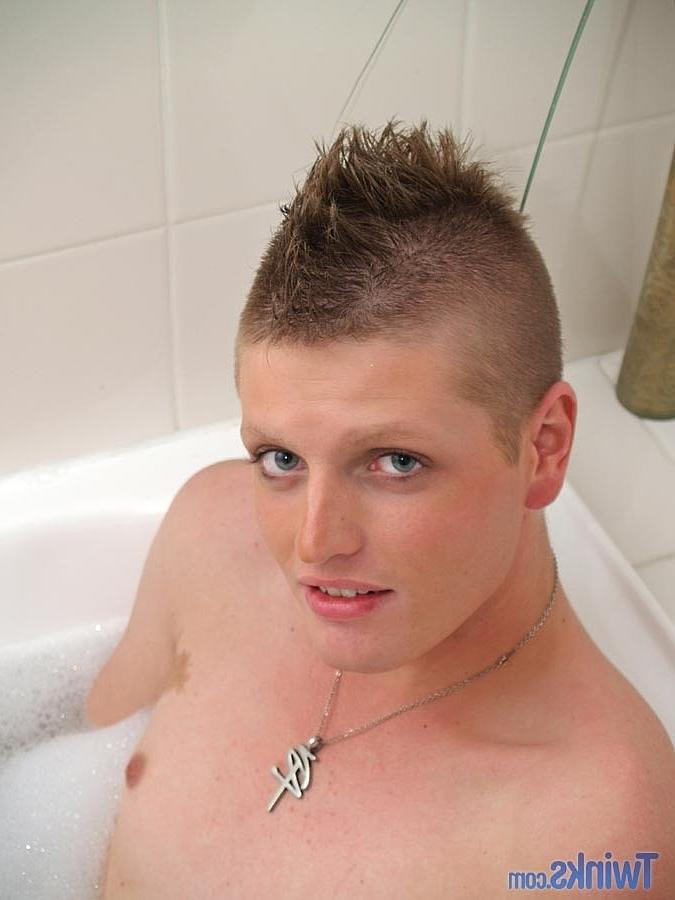20P Kinky gay twink Bryce H removes his clothes and masturbates in a tub
