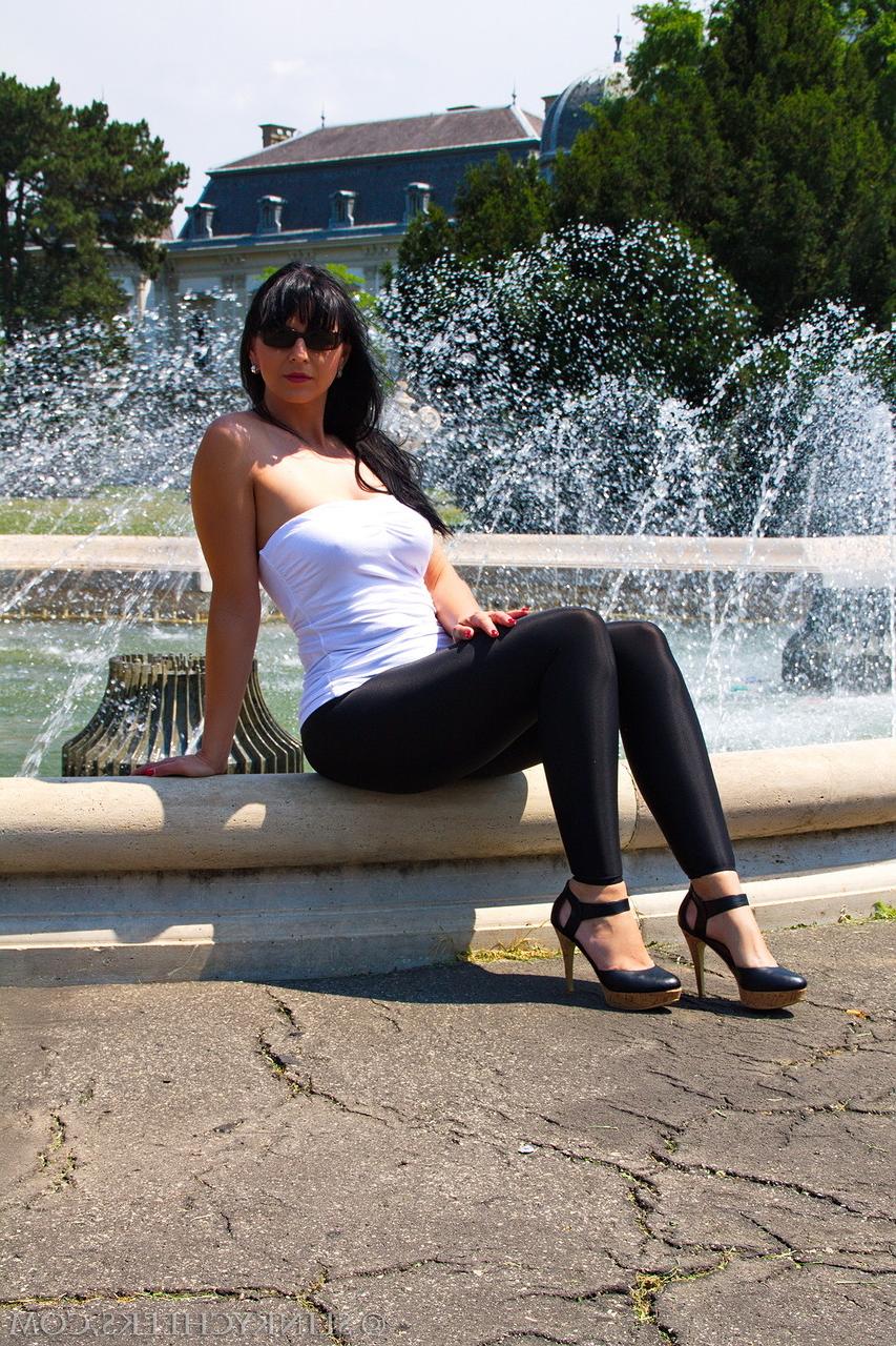 15P Hot MILF Desyra Noir shows off her gorgeous body in yoga pants & high heels