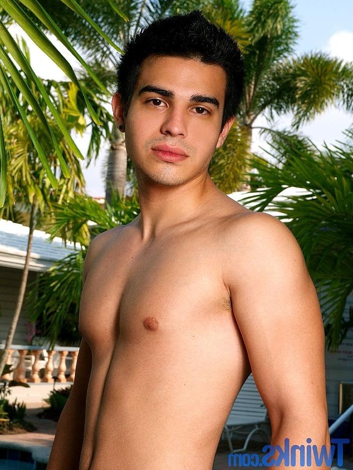 20P Good-looking twink Cody Springs shows off his athletic naked body