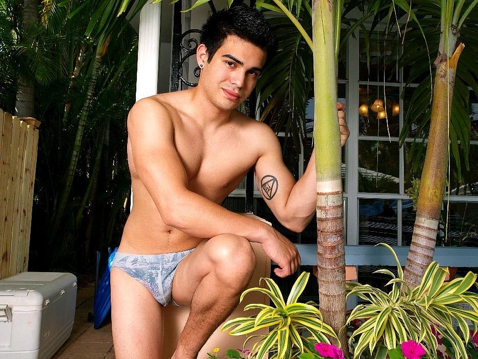 20P Good-looking twink Cody Springs shows off his athletic naked body