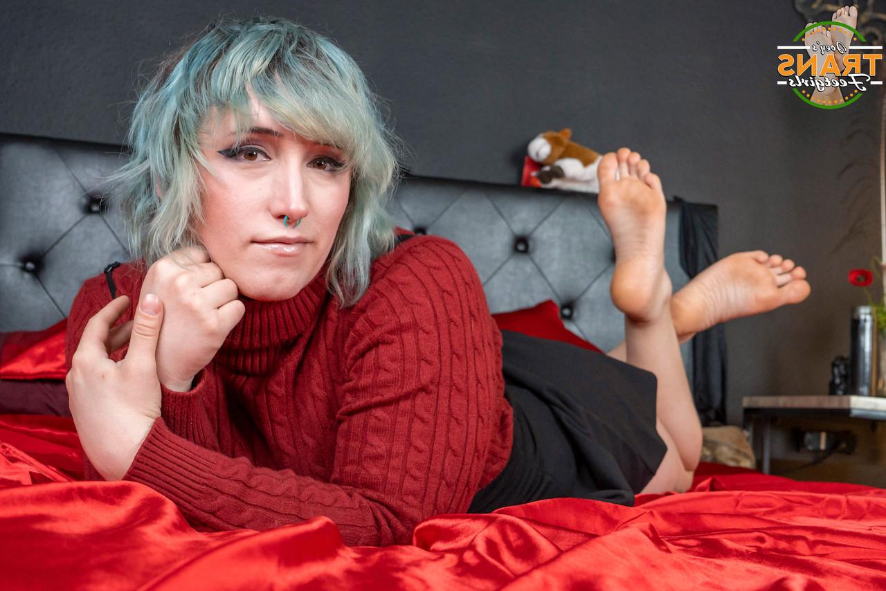 16P Joeys Trans Feetgirls Nikki Mayhem