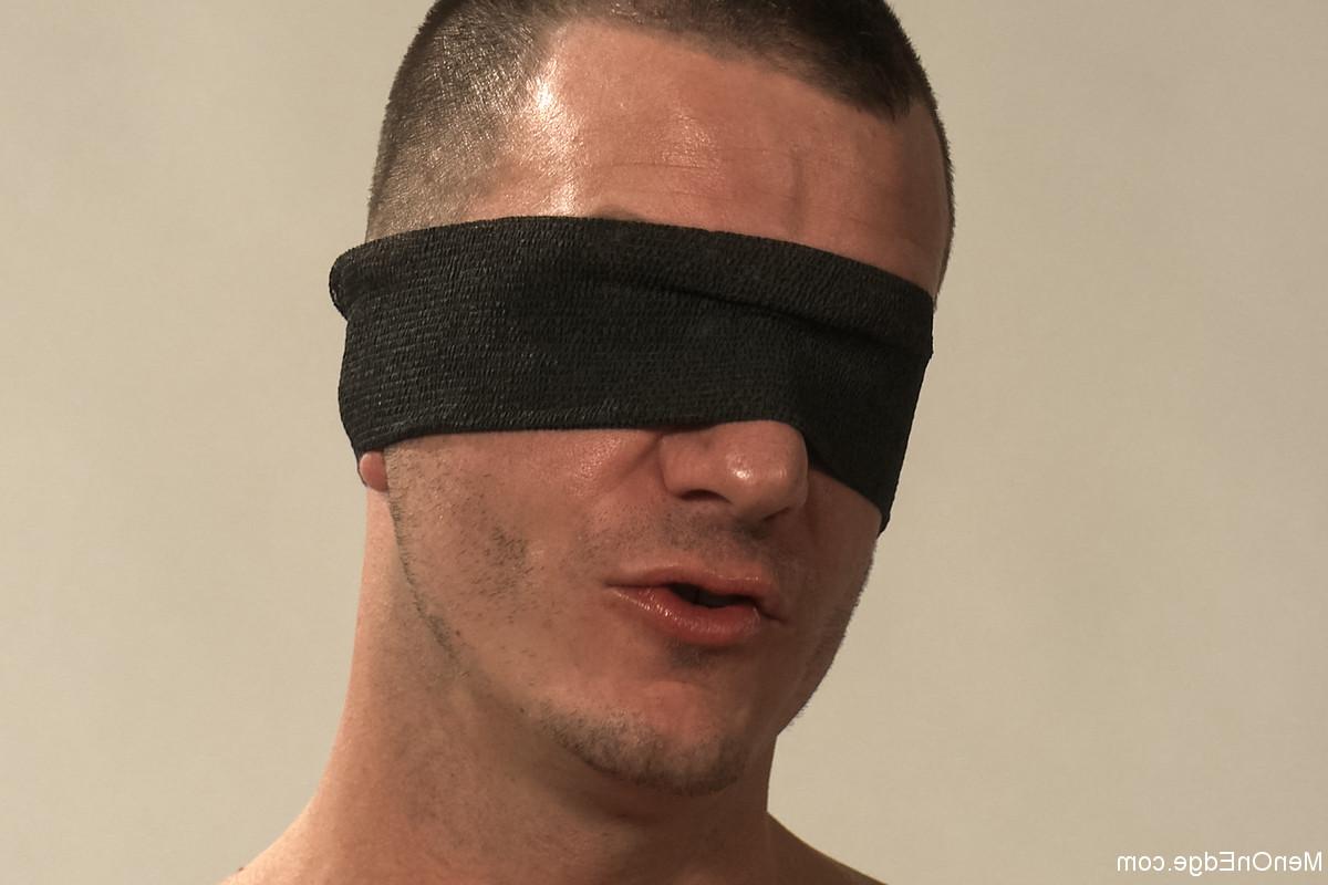 20P Men On Edge Adam Knox