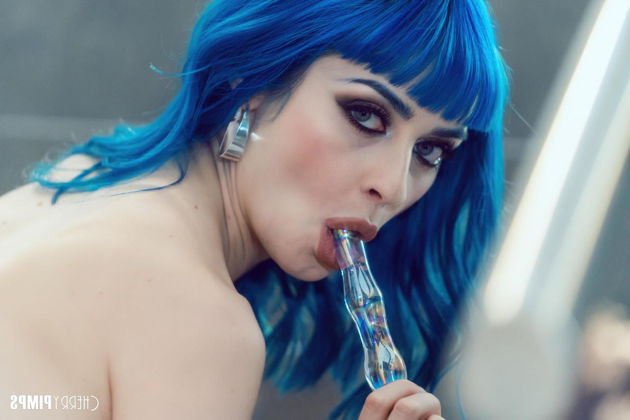 20P Hot babe in nylons Jewelz Blu unveils her big tits & toys her shaved cunt