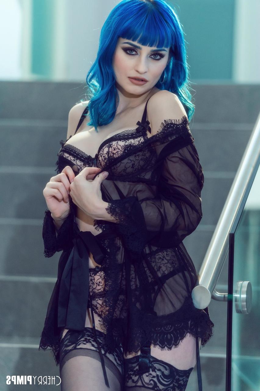 20P Hot babe in nylons Jewelz Blu unveils her big tits & toys her shaved cunt