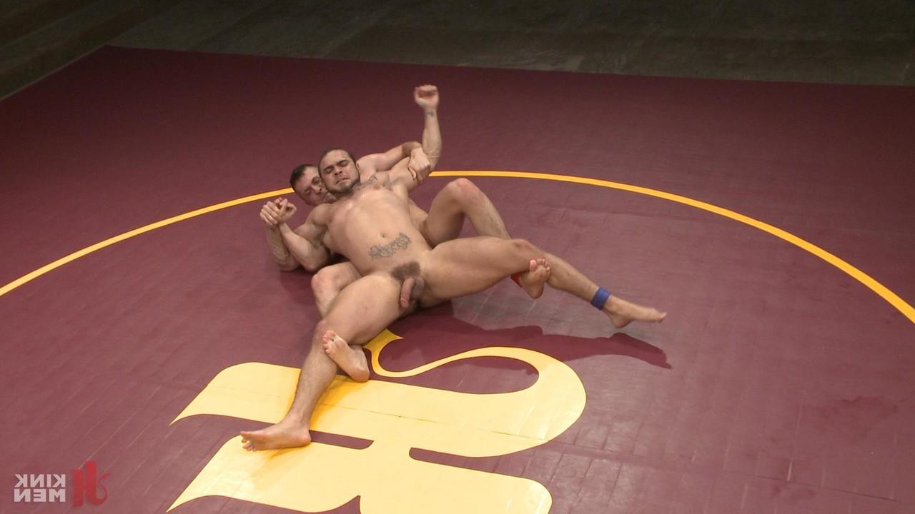 15P Tyler Rush, Brock Avery nus dans Kombat