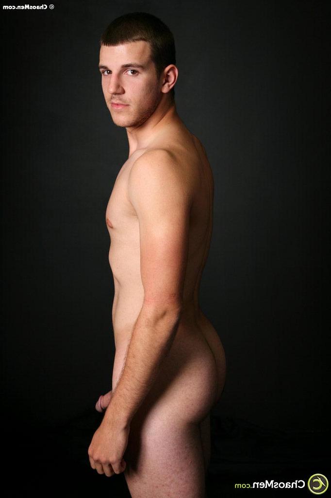 20P A linda morena gay Damon Hadlow revela seu rabo peludo e se masturba