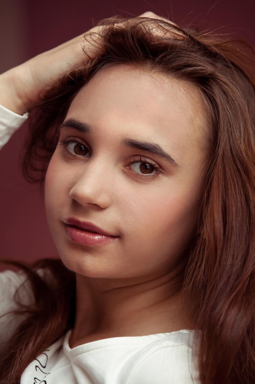 20P Doce adolescente Messias se despindo lentamente e exibindo sua bela bunda pela manhã