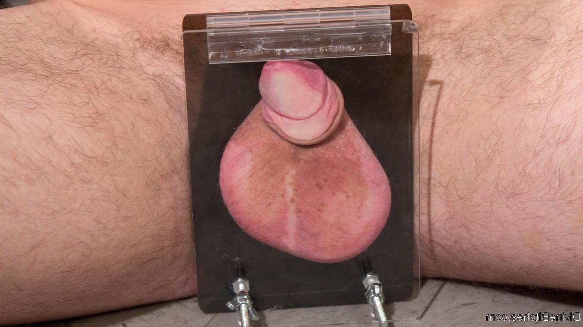 20P Die Teenie-Nymphomanin Lyla Storm nimmt an einem BDSM-Dreier mit bisexuellen Männern teil