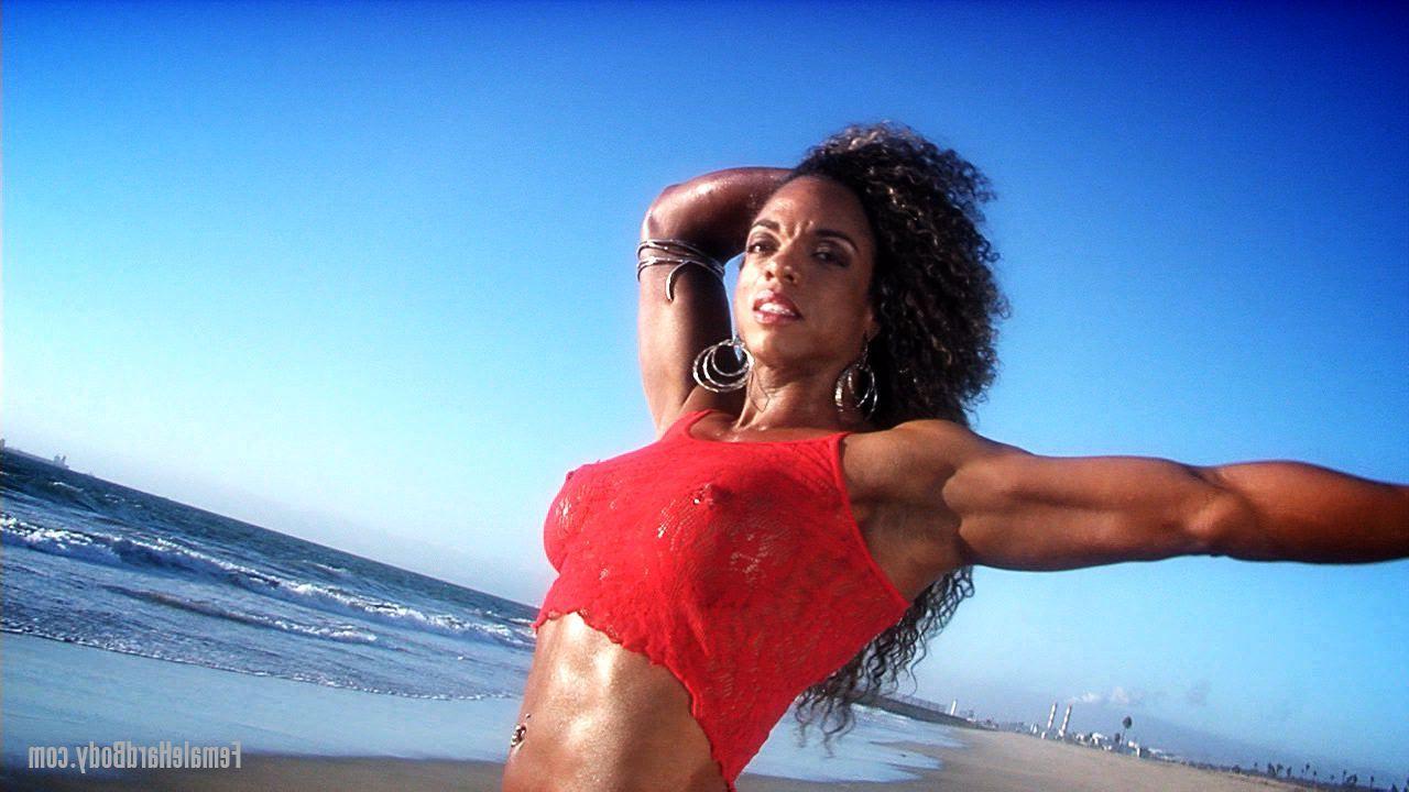 20P Slutty ebony bodybuilder Alexis Ellis flashes her big tits at the beach