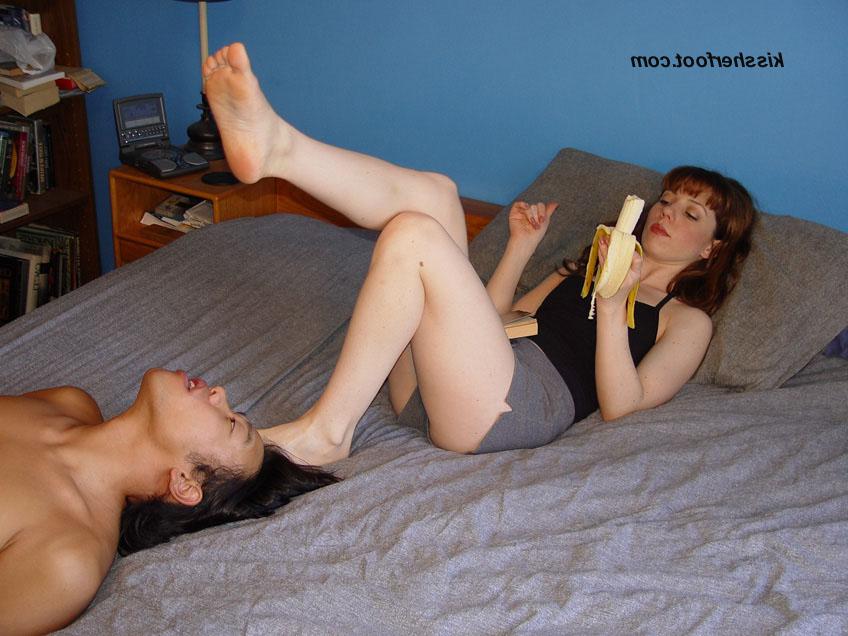 12P Redheaded chick eats a banana and reads while having her feet worshipped