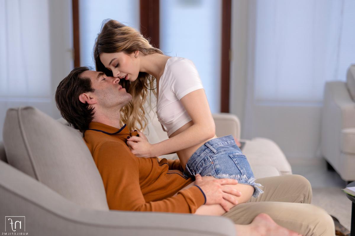 16P Jovem excitada Molly Little seduz e fode seu tutor mais velho
