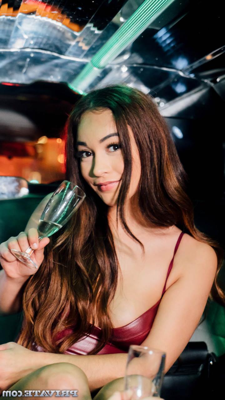20P A fabulosa pornstar Ginebra Bellucci mostra seus beliscões e fica preta em um clube