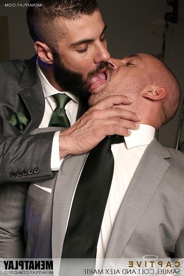 16P Os musculosos empresários gays Alex Marte e Samuel Colt se envolvem em ação sexual de escravidão