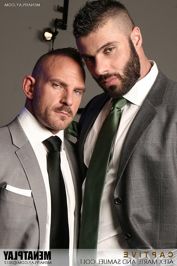 16P Os musculosos empresários gays Alex Marte e Samuel Colt se envolvem em ação sexual de escravidão