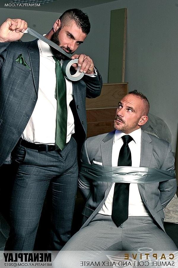 16P Os musculosos empresários gays Alex Marte e Samuel Colt se envolvem em ação sexual de escravidão