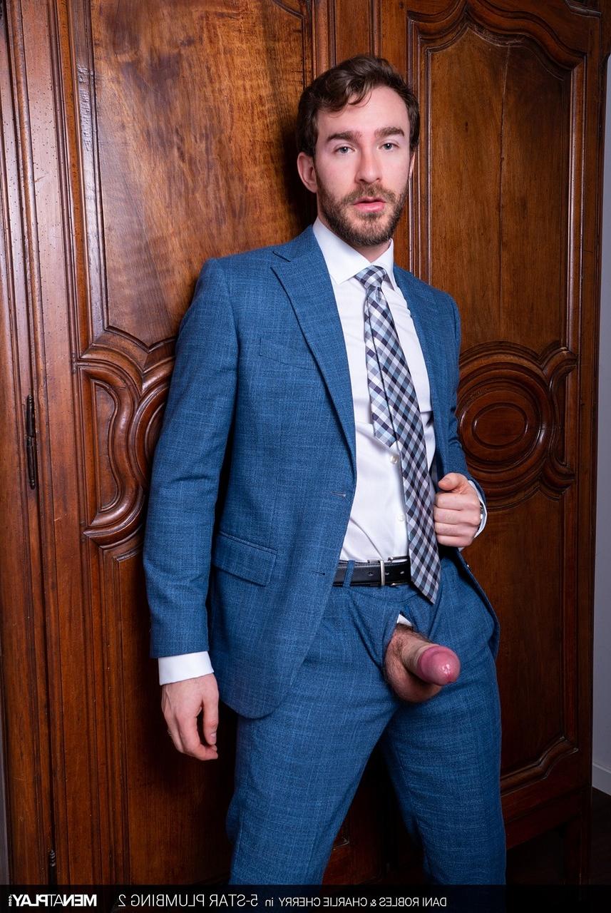 20P O cara gay excitado Charlie Cherry fode seu encanador peludo Dani Robles na bunda