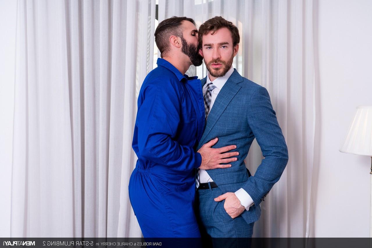 20P O cara gay excitado Charlie Cherry fode seu encanador peludo Dani Robles na bunda