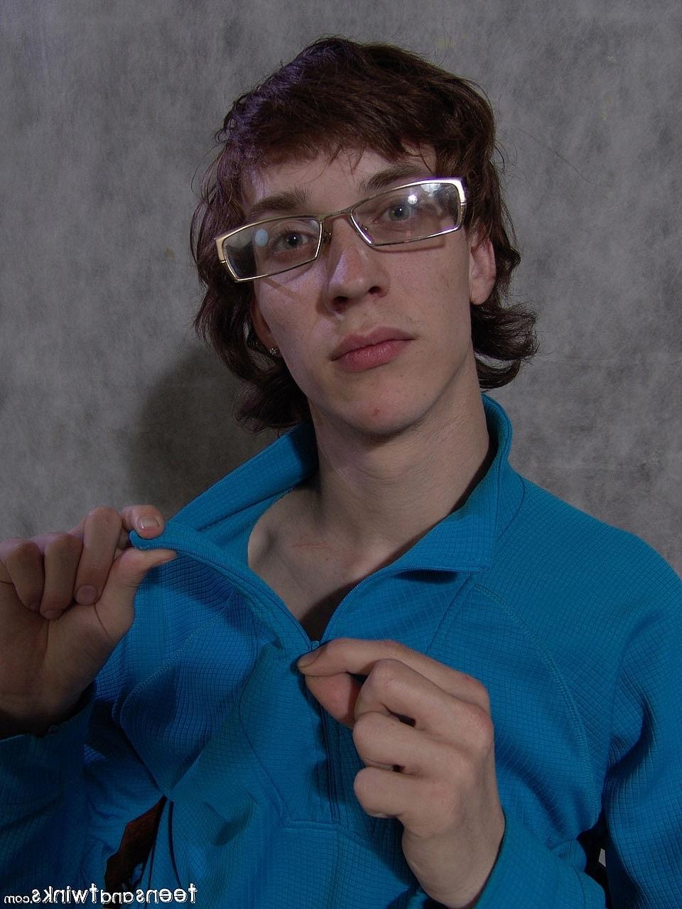 20P Nerdy twink with a skinny body Sacha strips and jerks off his cock