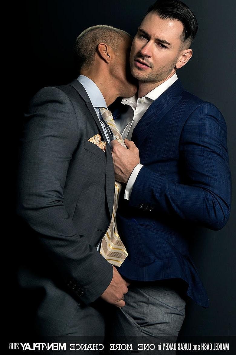 20P Colegas de trabalho gays Lukas Daken e Maikel Cash fazem uma rapidinha anal selvagem no escritório