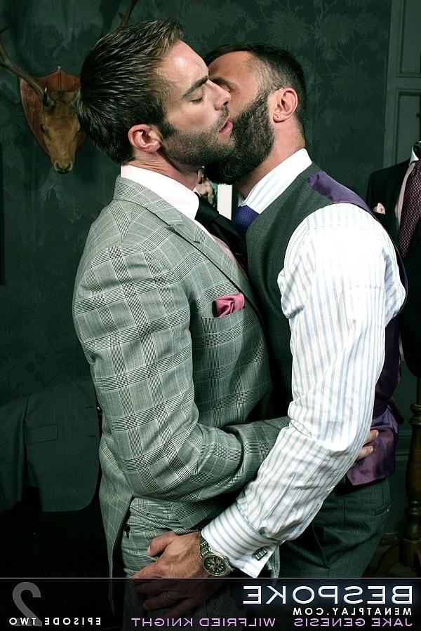 16P Os gays barbudos Jake Genesis e Wilfried Knight fodem forte depois de se beijarem