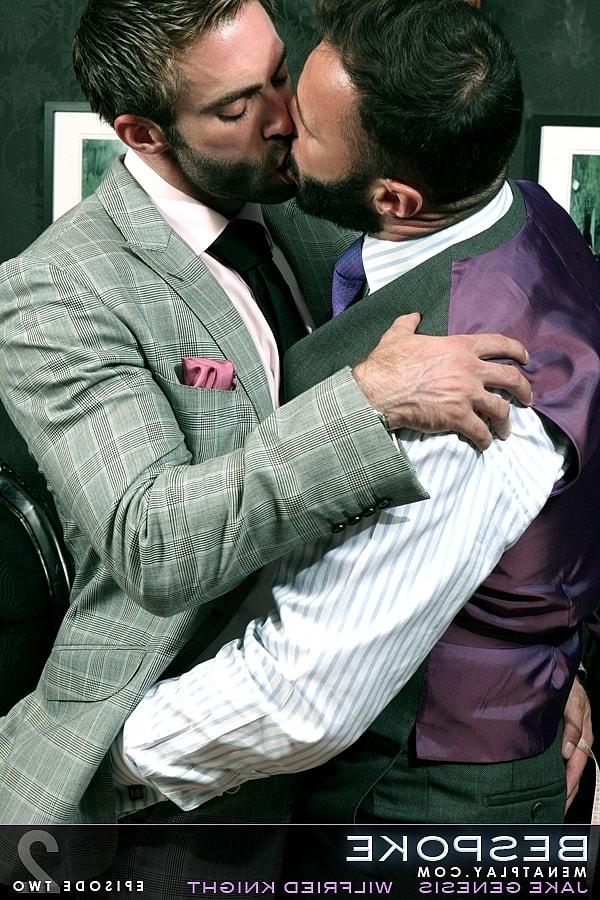 16P Os gays barbudos Jake Genesis e Wilfried Knight fodem forte depois de se beijarem