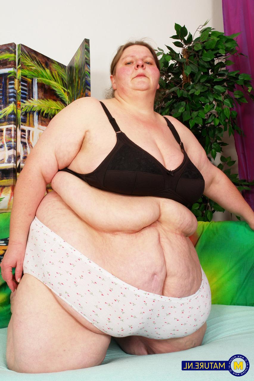 20P Mature SSBBW Antonia C struggles to masturbate with her big dildo