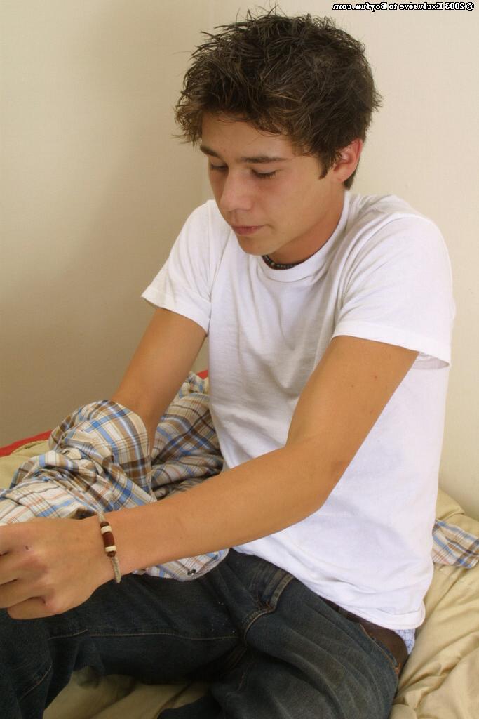 20P Teenage boy Brian 1 masturbating until he ejaculates in a bedroom solo