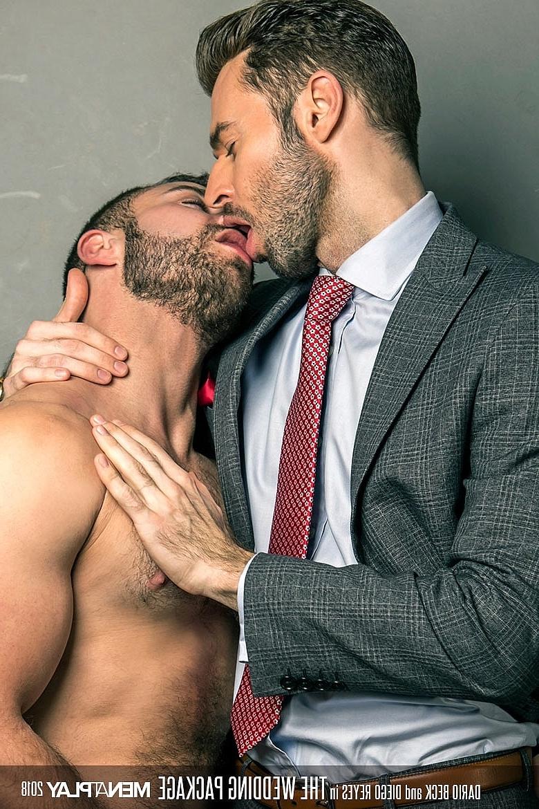 20P Gay bodybuilder Diego Reyes has hardcore anal sex with a hunky bottom