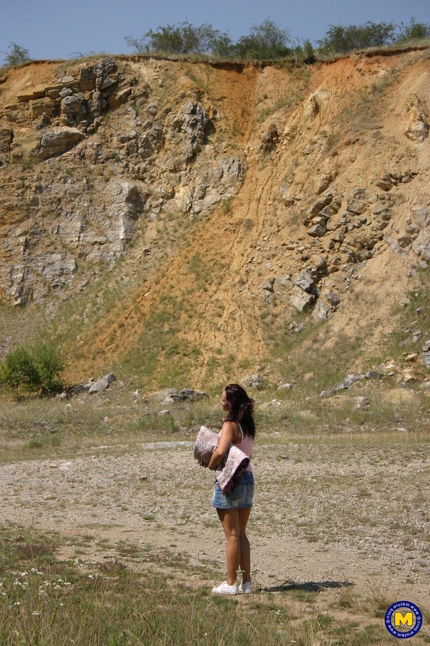 20P Slutty MILF with a big booty Sharissa enjoys wild outdoor sex with a hung stud