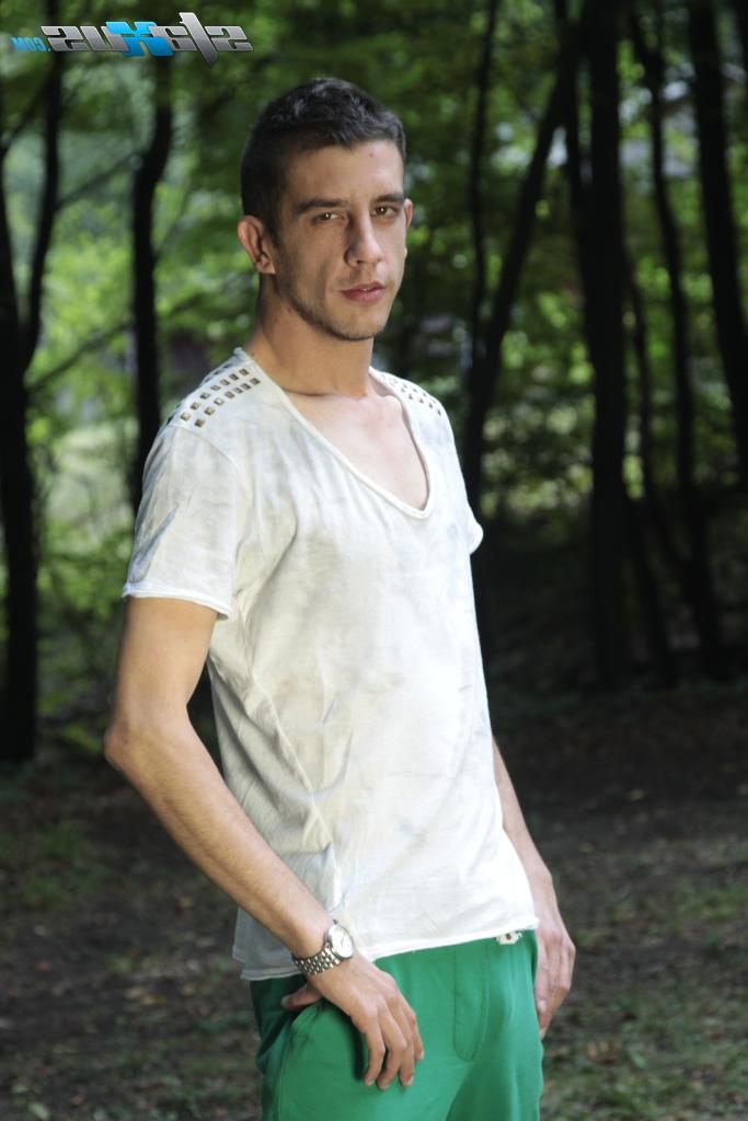 20P Os amigos gays magros Daniel Wolt e Danny Watson se envolvem em ação sexual ao ar livre