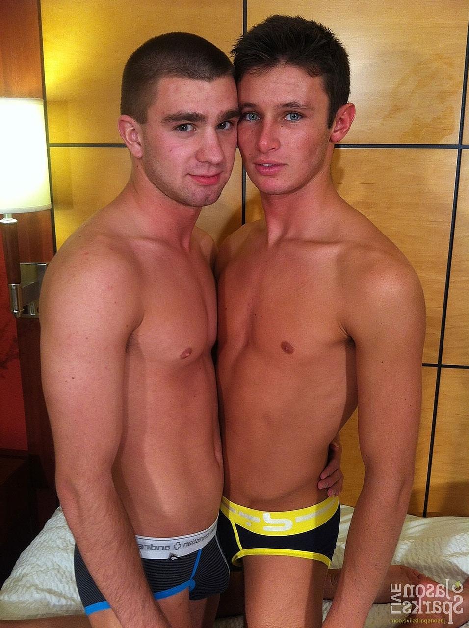20P Doces gays Damon Archer e Tyler Stone se beijando antes de foder na cama