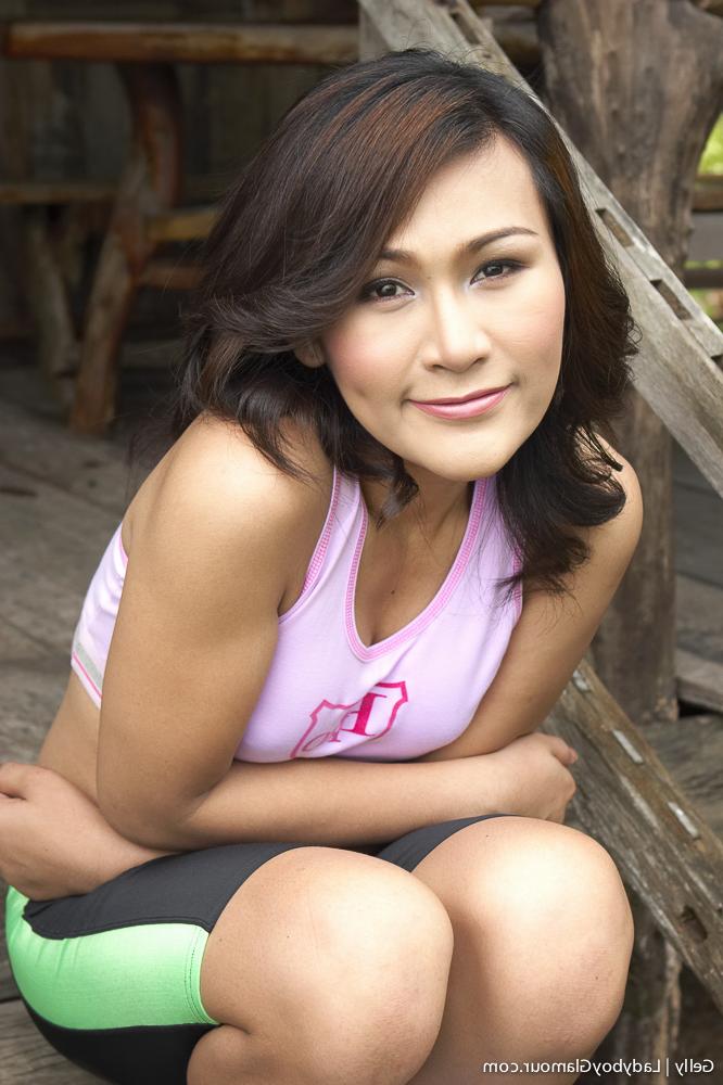 16P Ladyboy Glamour performed by Gelly Porn Images