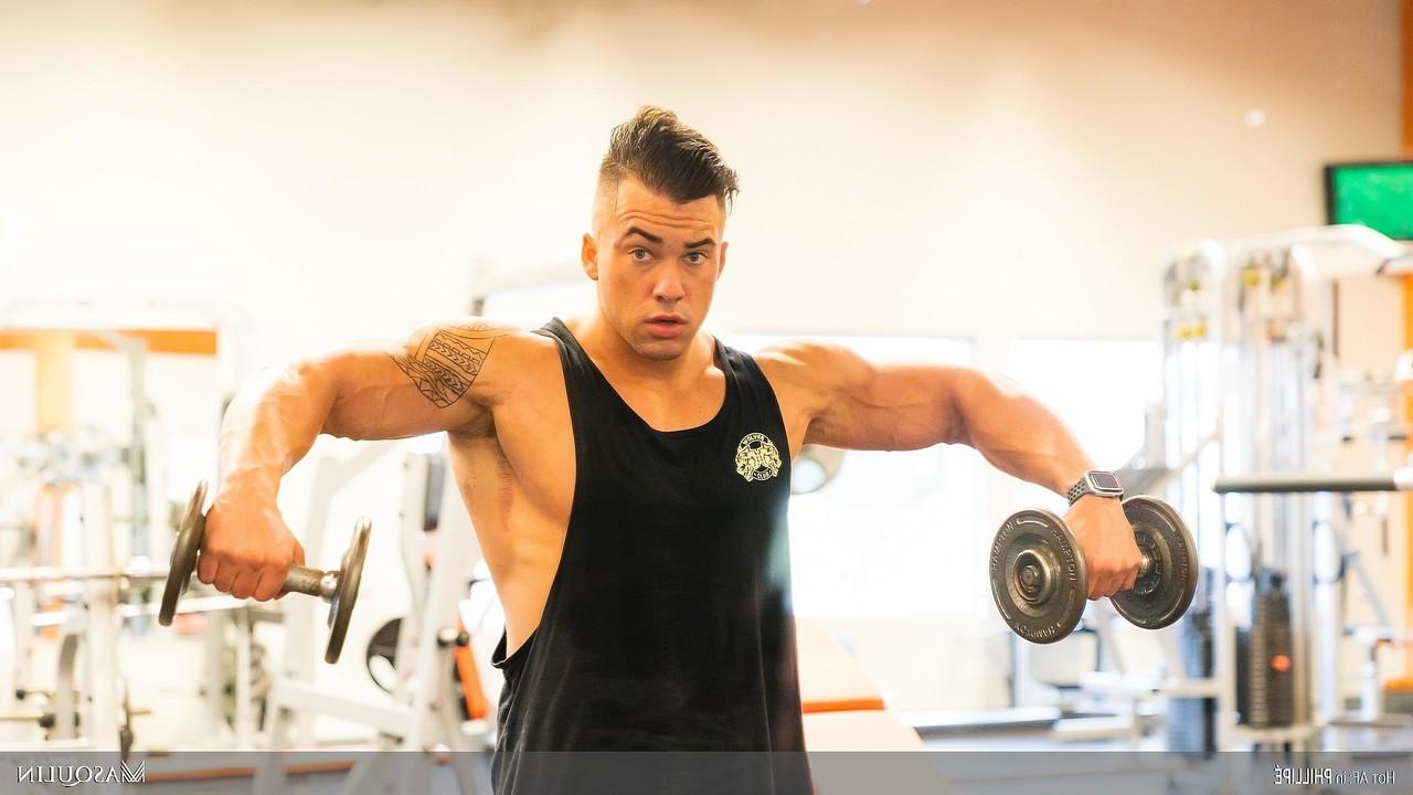 19P Bodybuilder Philippe Massa shows his muscular naked body & his suckable dick