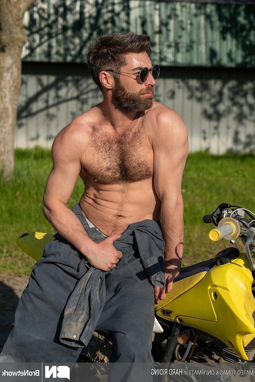 20P Stunning gay hunks Mateo Tomas and Only Matt drill each other's ass