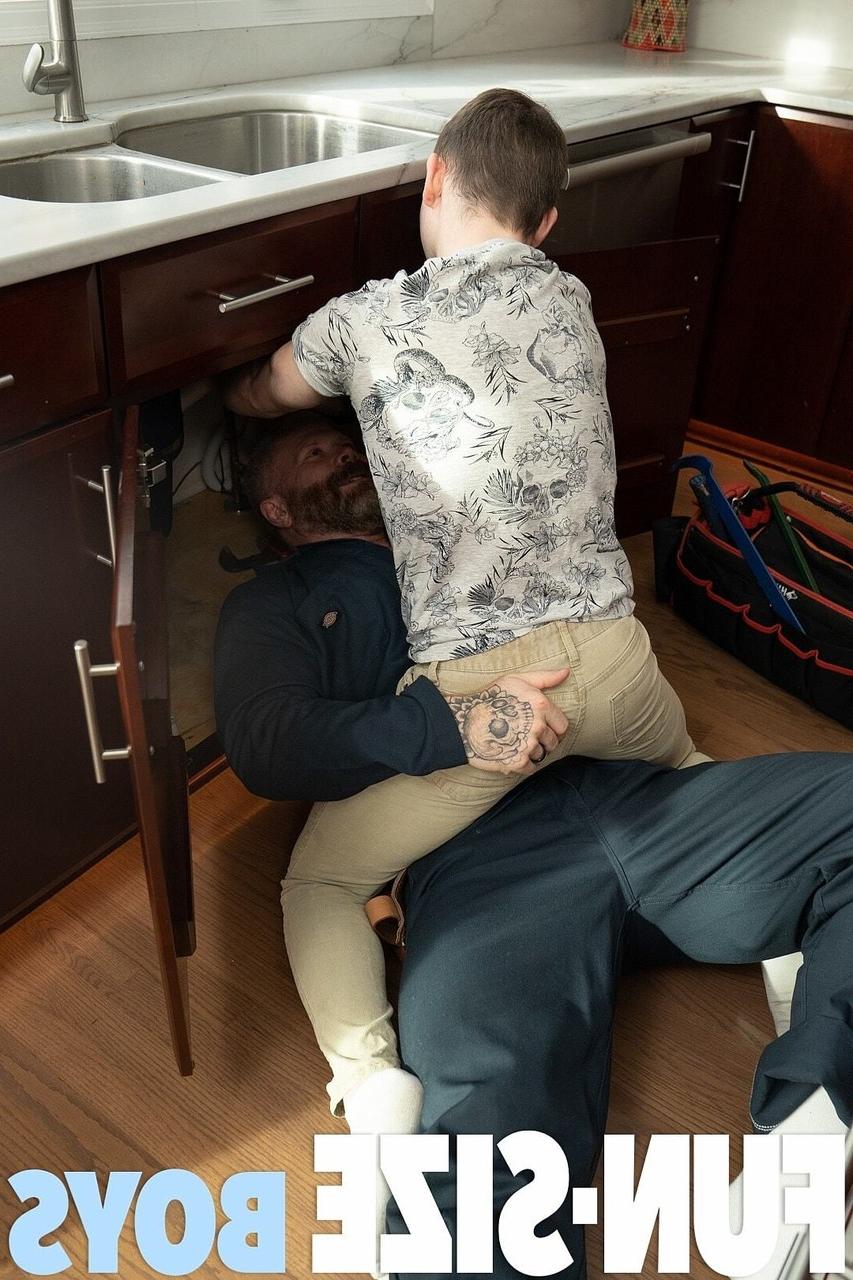 20P O adolescente Danny tem seu cu lambido e fodido pelo enorme cara gay com tinta Cain Marko