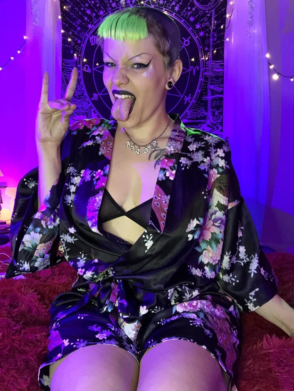 15P Crazy curvy MILF Miss Goth Booty flaunts her big fat ass and poses at home