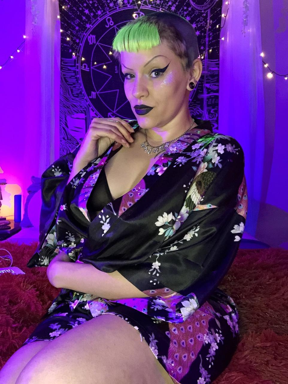 15P Crazy curvy MILF Miss Goth Booty flaunts her big fat ass and poses at home